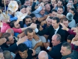 بشار الأسد يؤدي صلاة العيد في معاقل داعش السابقة في القلمون